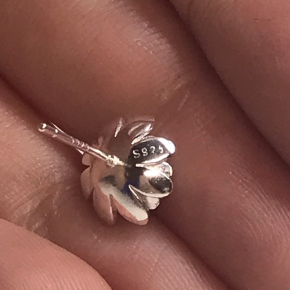 Sterling Silver925 Flower 🌸 Stud Earrings - Picture 3 of 5